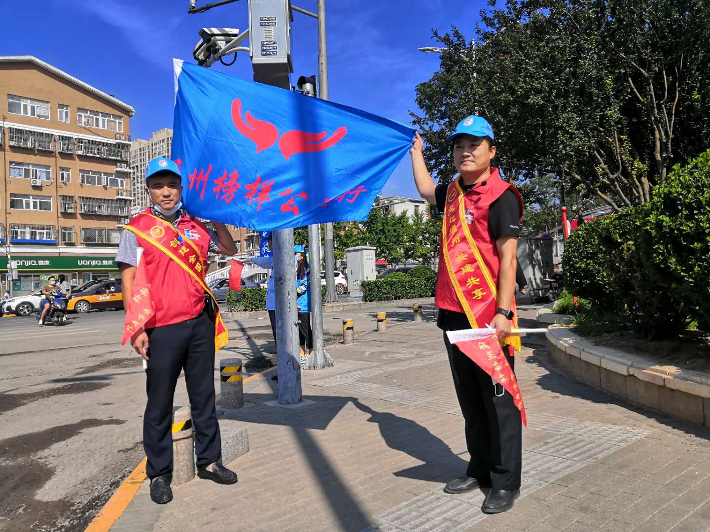 <strong>女人干女人操操</strong>